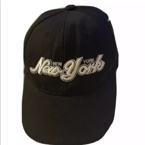 𝅺NEW York Spell Out Baseball Cap Black and White